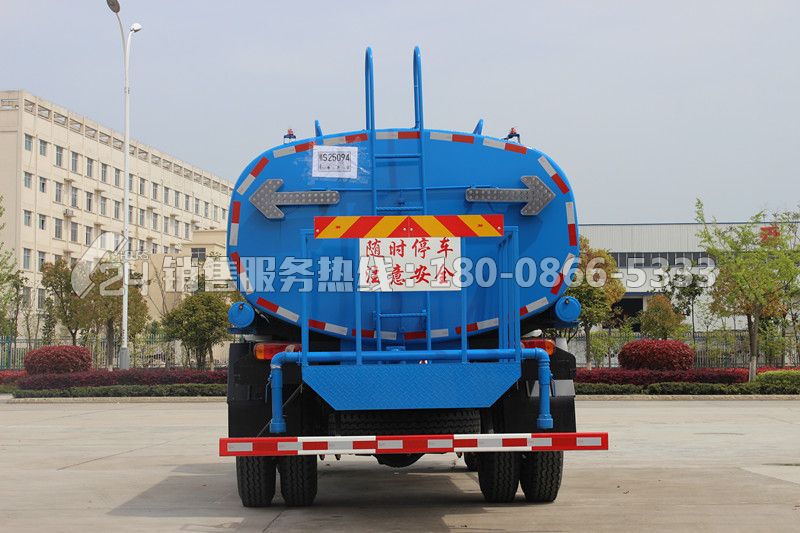 东风老款145型12方洒水车