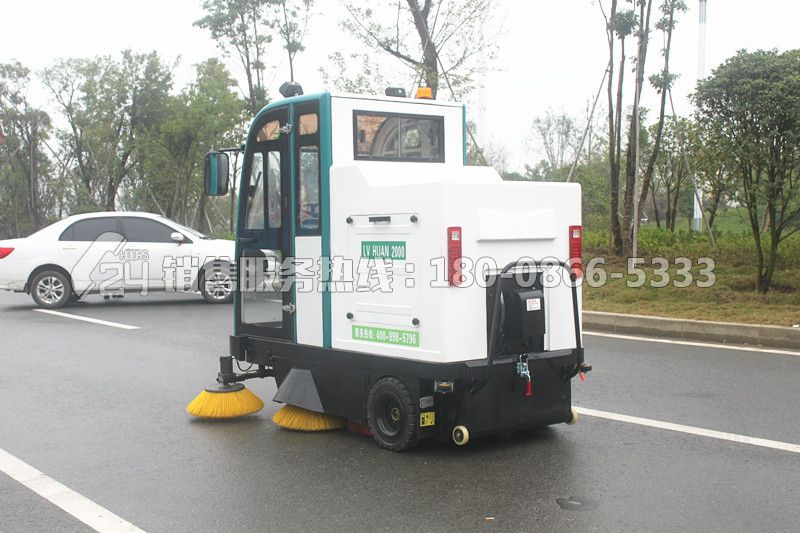 电动扫路车