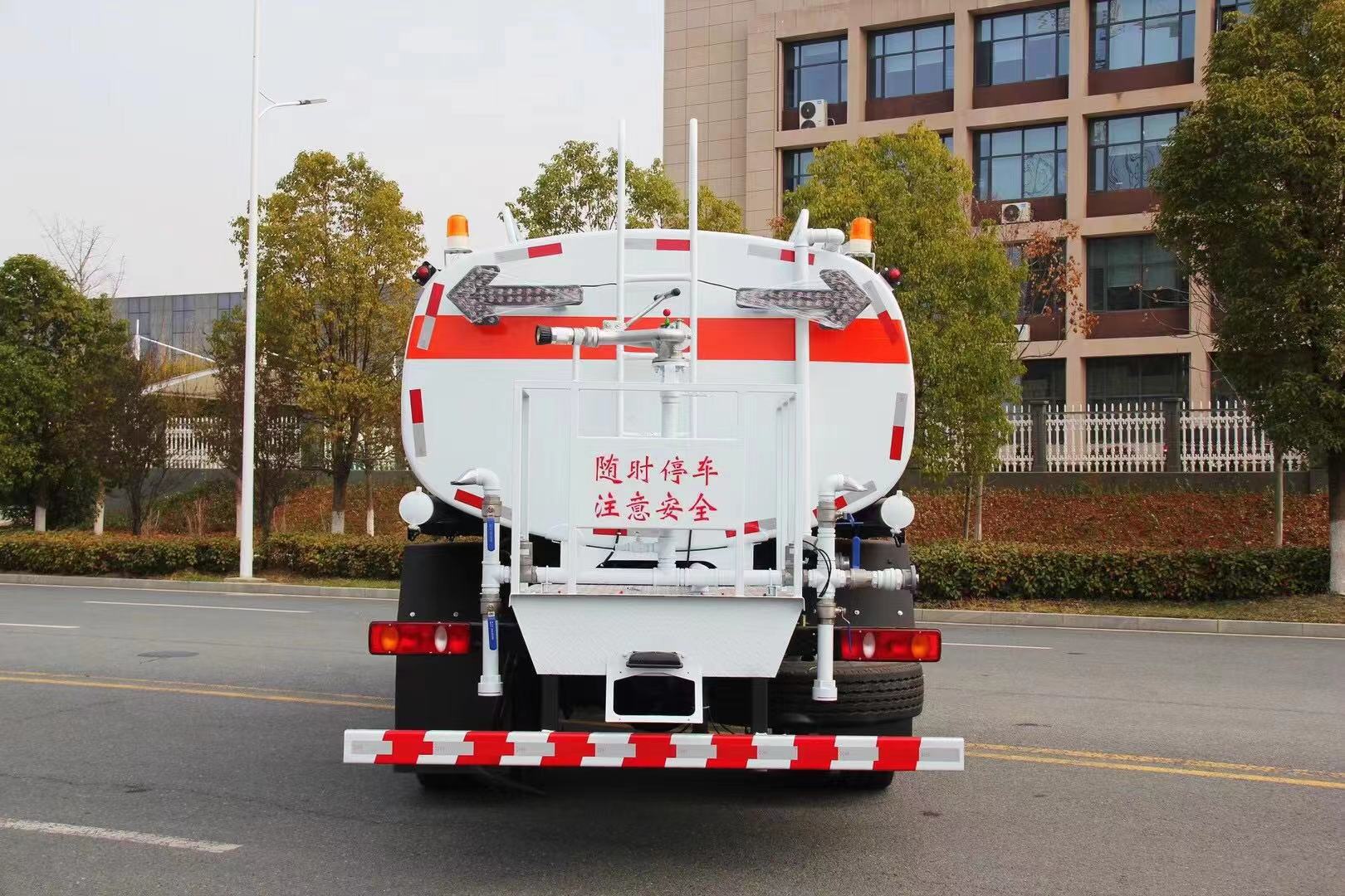 东风天锦15方洒水车