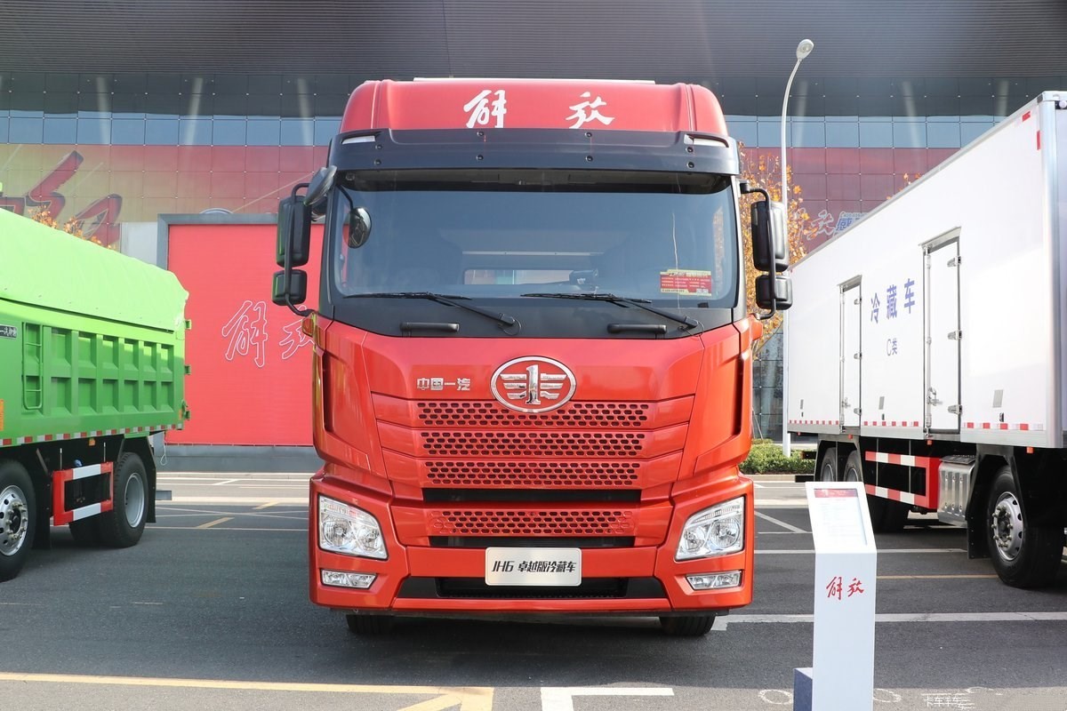 解放JH6冷藏车9.6米