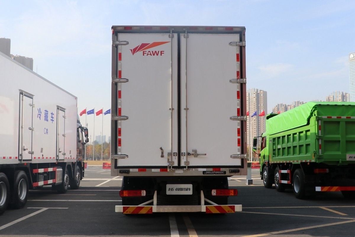 解放JH6冷藏车9.6米