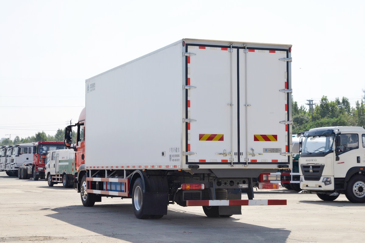 重汽汕德卡G5冷藏车6.8米