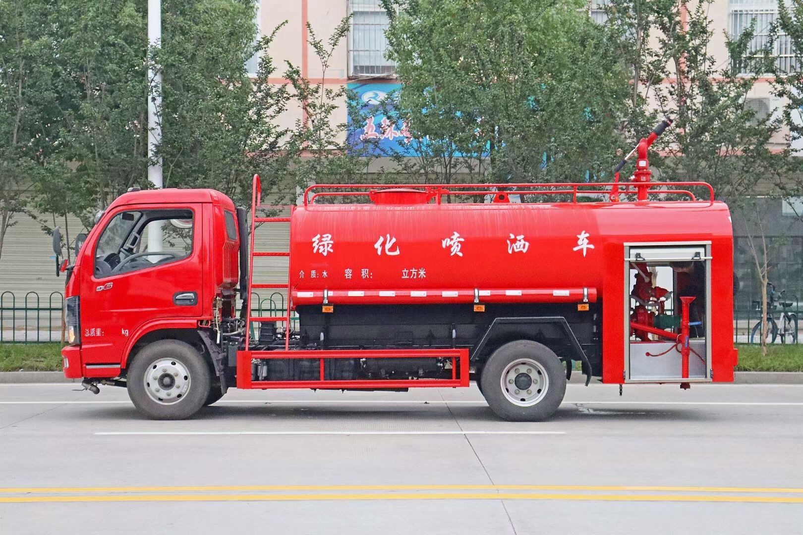 东风多利卡消防洒水车